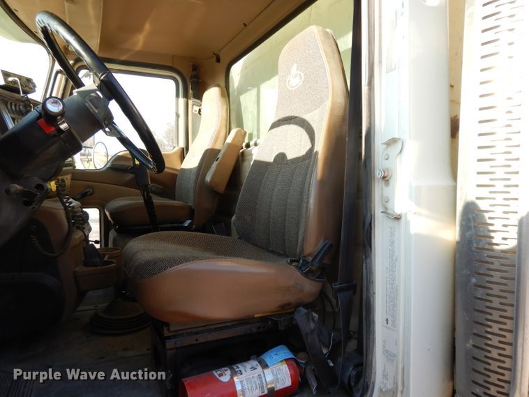 image for item DE2490 2003 Mack Granite CV713  dump truck