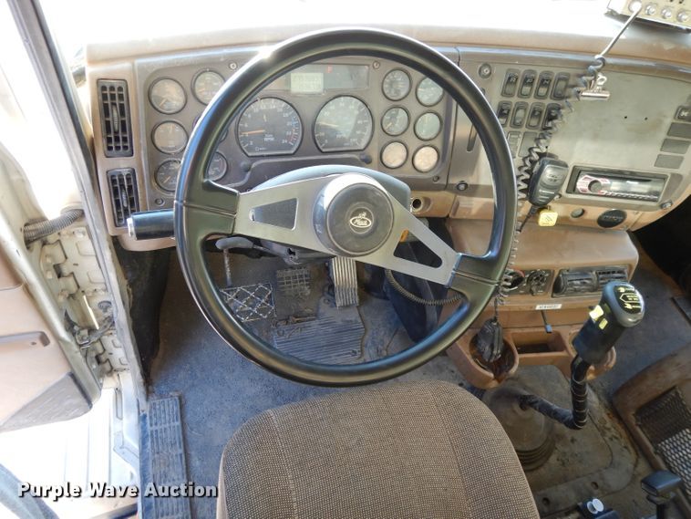 image for item DE2490 2003 Mack Granite CV713  dump truck