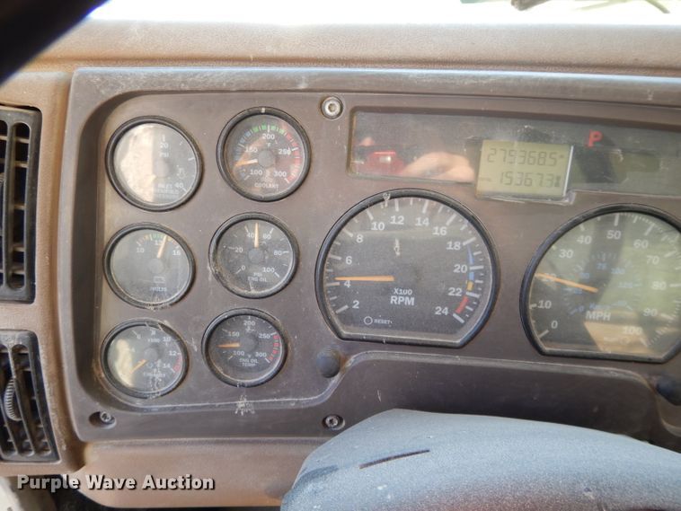 image for item DE2490 2003 Mack Granite CV713  dump truck