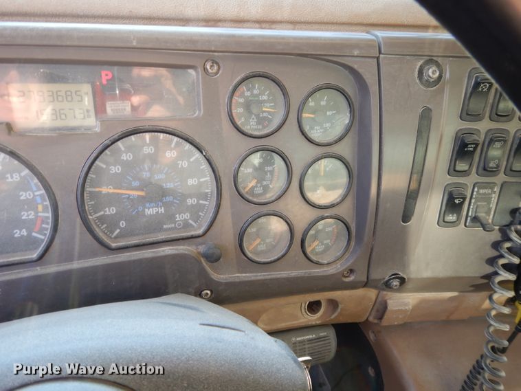 image for item DE2490 2003 Mack Granite CV713  dump truck