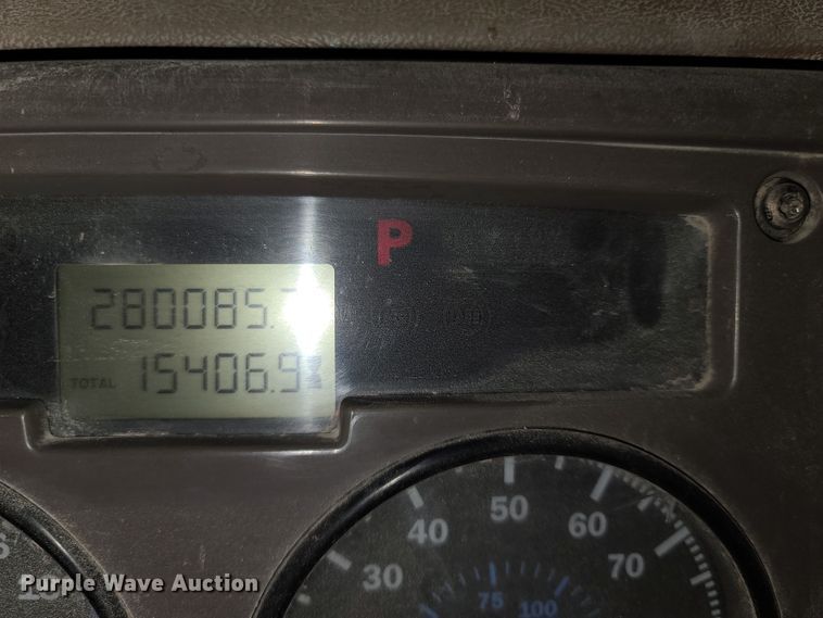 image for item DE2490 2003 Mack Granite CV713  dump truck