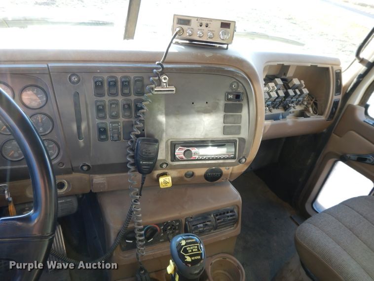 image for item DE2490 2003 Mack Granite CV713  dump truck