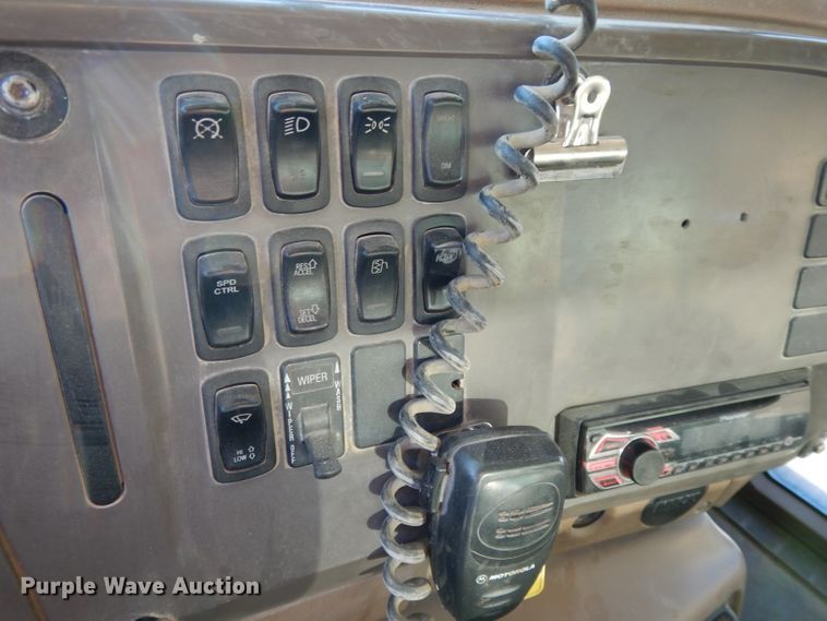 image for item DE2490 2003 Mack Granite CV713  dump truck