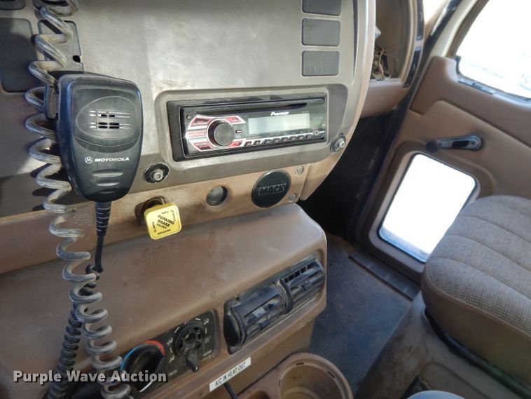 image for item DE2490 2003 Mack Granite CV713  dump truck