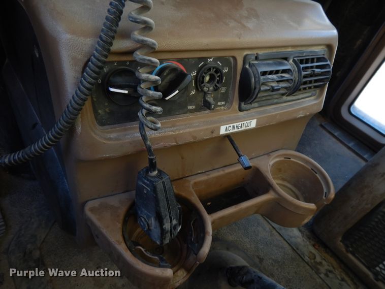 image for item DE2490 2003 Mack Granite CV713  dump truck