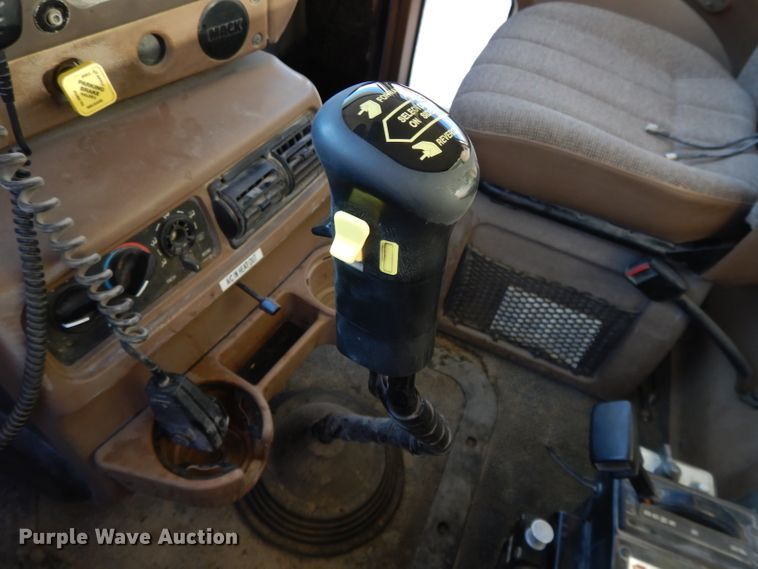 image for item DE2490 2003 Mack Granite CV713  dump truck