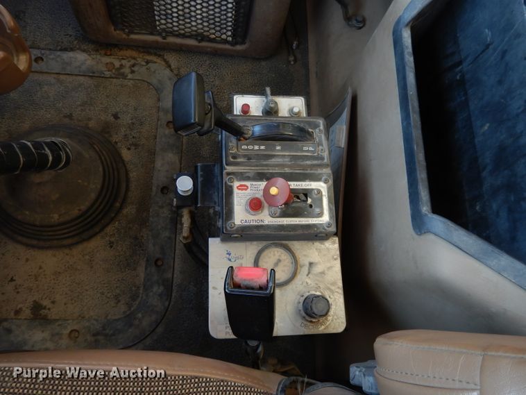 image for item DE2490 2003 Mack Granite CV713  dump truck