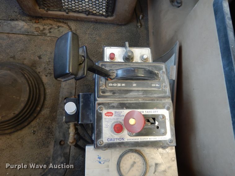 image for item DE2490 2003 Mack Granite CV713  dump truck