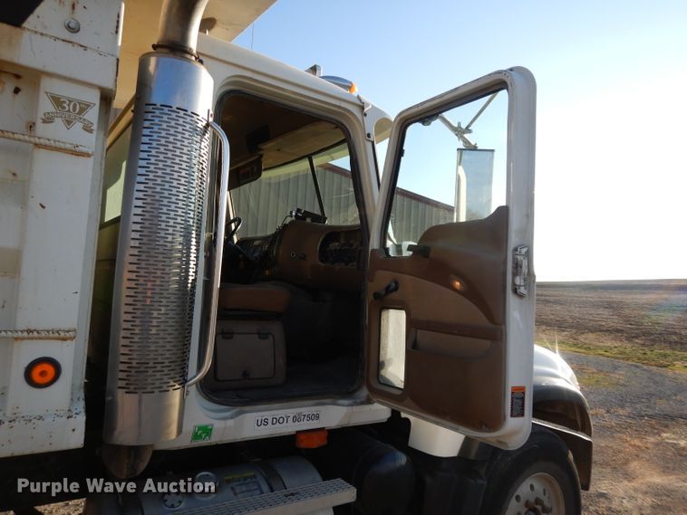 image for item DE2490 2003 Mack Granite CV713  dump truck