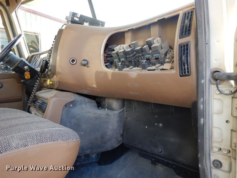 image for item DE2490 2003 Mack Granite CV713  dump truck