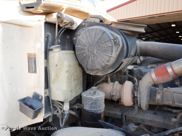 image for item DE2490 2003 Mack Granite CV713  dump truck