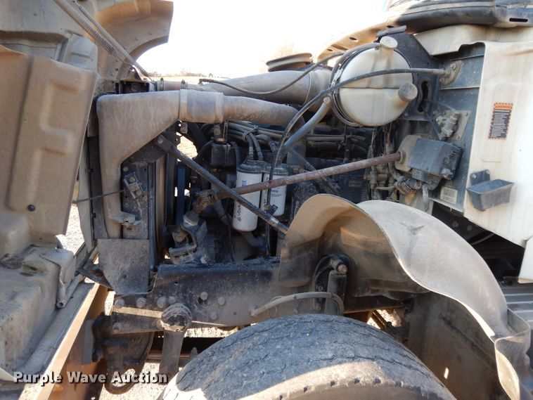 image for item DE2490 2003 Mack Granite CV713  dump truck