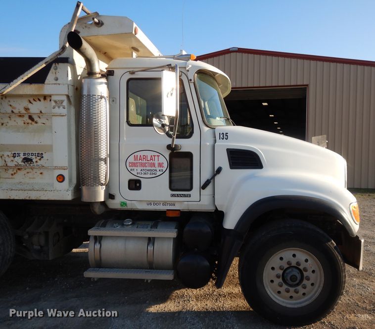 image for item DE2490 2003 Mack Granite CV713  dump truck