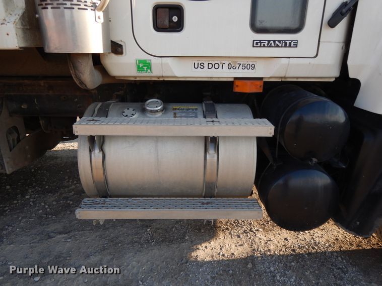 image for item DE2490 2003 Mack Granite CV713  dump truck