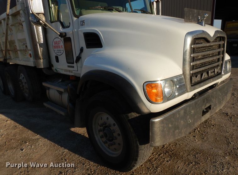 image for item DE2490 2003 Mack Granite CV713  dump truck