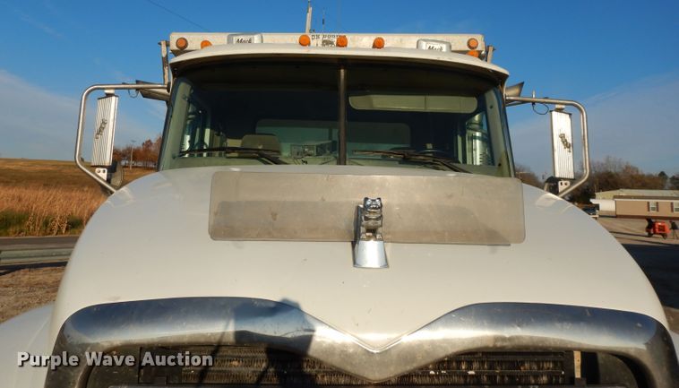 image for item DE2490 2003 Mack Granite CV713  dump truck