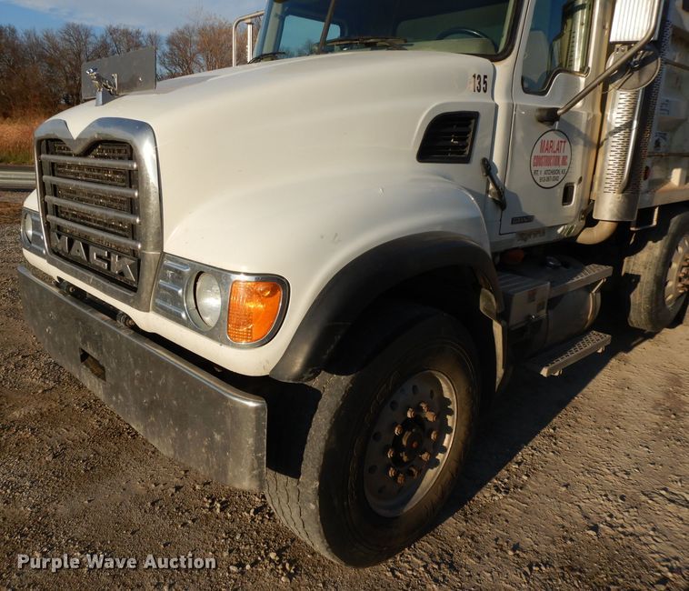 image for item DE2490 2003 Mack Granite CV713  dump truck