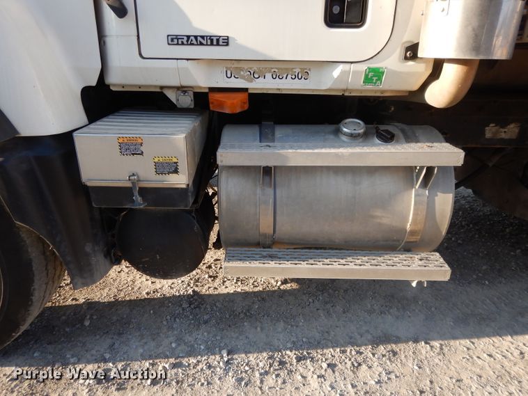 image for item DE2490 2003 Mack Granite CV713  dump truck