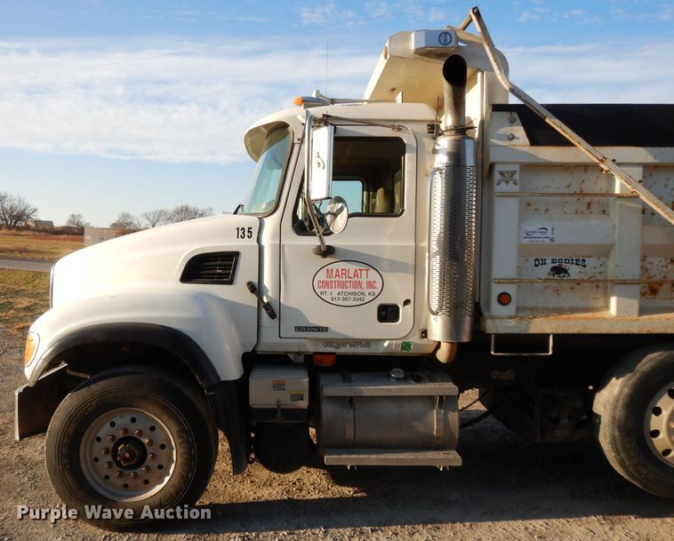 image for item DE2490 2003 Mack Granite CV713  dump truck