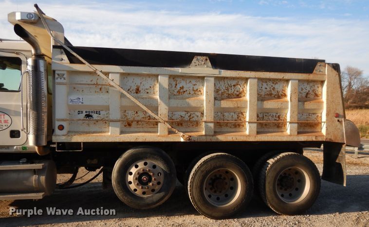 image for item DE2490 2003 Mack Granite CV713  dump truck