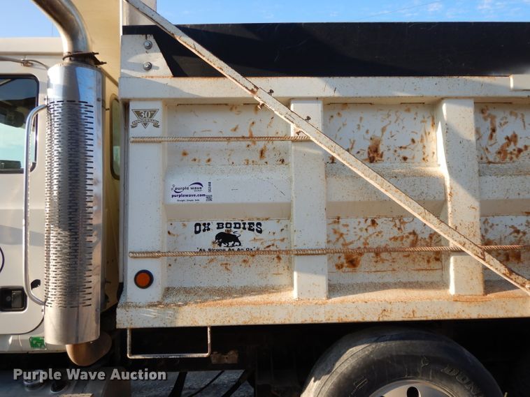 image for item DE2490 2003 Mack Granite CV713  dump truck