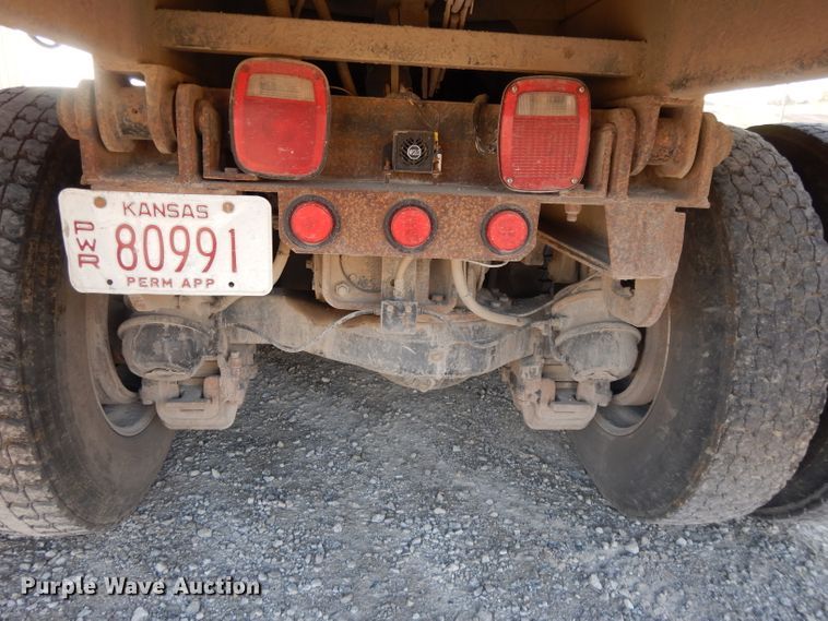 image for item DE2490 2003 Mack Granite CV713  dump truck