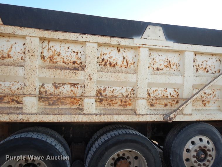 image for item DE2490 2003 Mack Granite CV713  dump truck