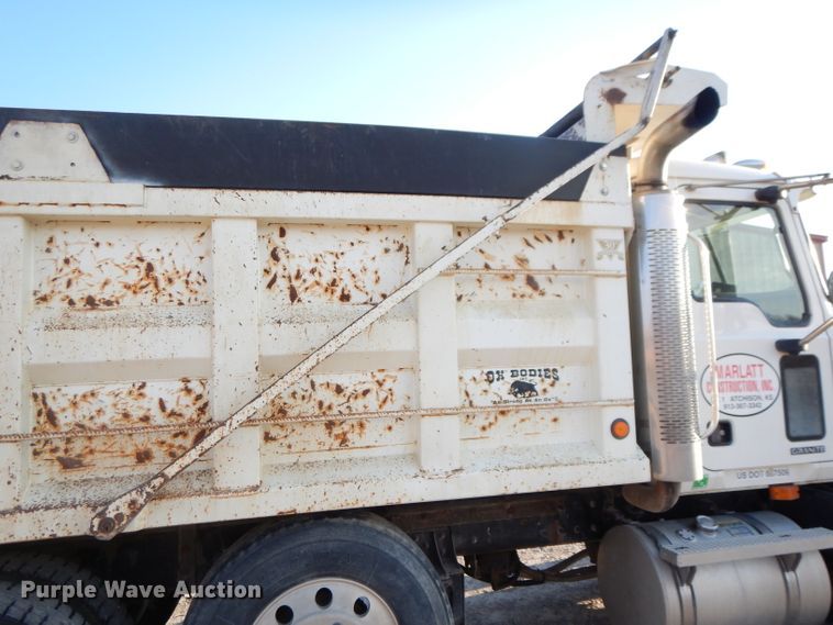 image for item DE2490 2003 Mack Granite CV713  dump truck