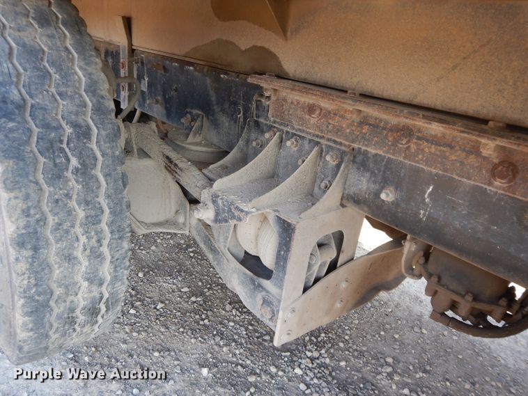 image for item DE2490 2003 Mack Granite CV713  dump truck