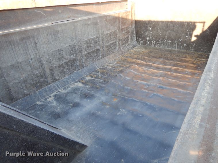 image for item DE2490 2003 Mack Granite CV713  dump truck