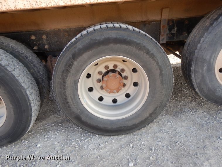 image for item DE2490 2003 Mack Granite CV713  dump truck