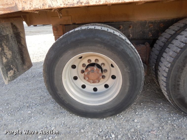 image for item DE2490 2003 Mack Granite CV713  dump truck