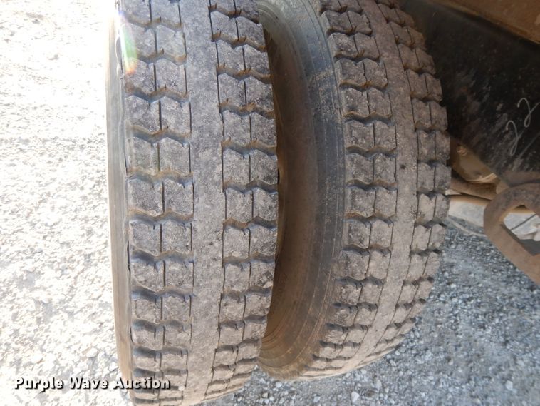 image for item DE2490 2003 Mack Granite CV713  dump truck