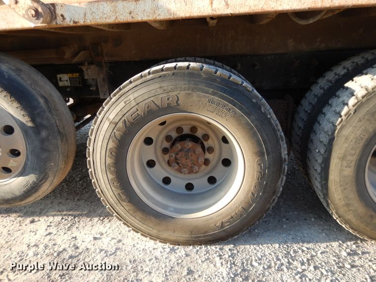 image for item DE2490 2003 Mack Granite CV713  dump truck