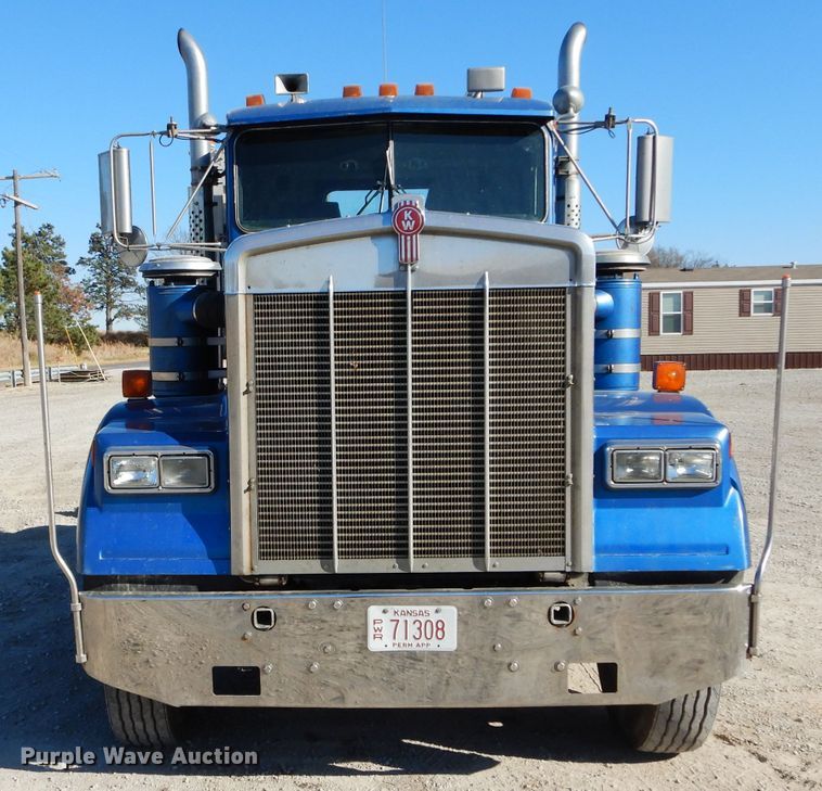 image for item DE2493 1990 Kenworth W900  semi truck