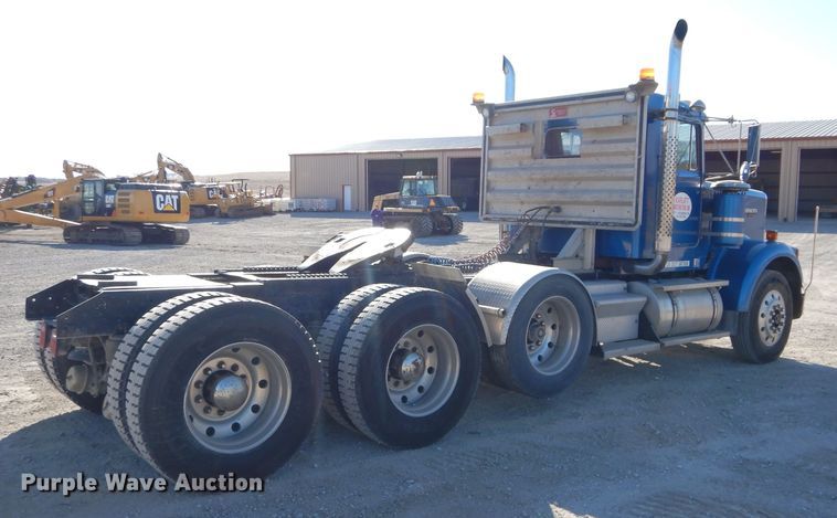 image for item DE2493 1990 Kenworth W900  semi truck