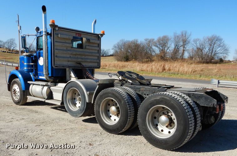 image for item DE2493 1990 Kenworth W900  semi truck