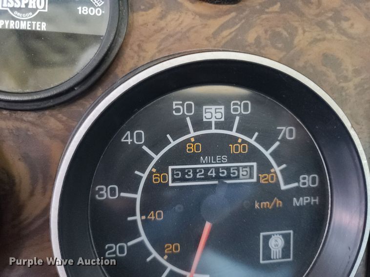 image for item DE2493 1990 Kenworth W900  semi truck