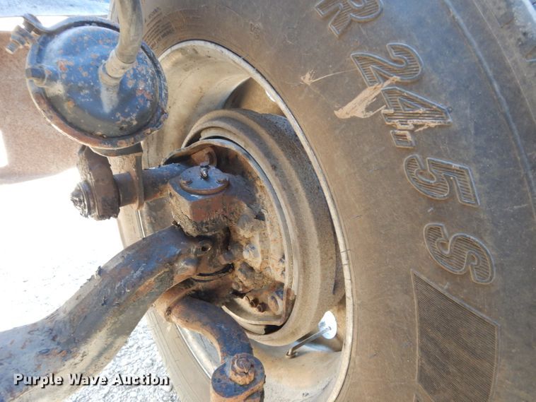 image for item DE2493 1990 Kenworth W900  semi truck