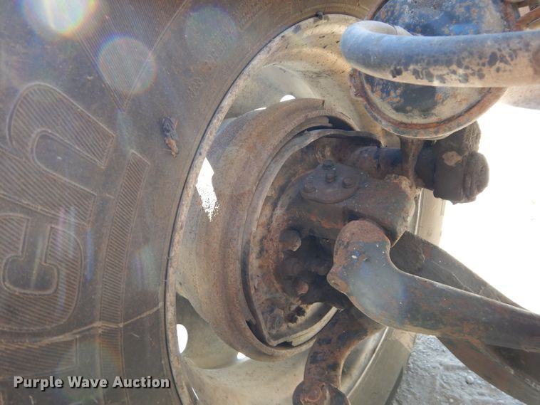 image for item DE2493 1990 Kenworth W900  semi truck