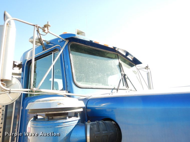 image for item DE2493 1990 Kenworth W900  semi truck