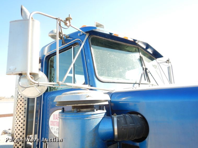 image for item DE2493 1990 Kenworth W900  semi truck