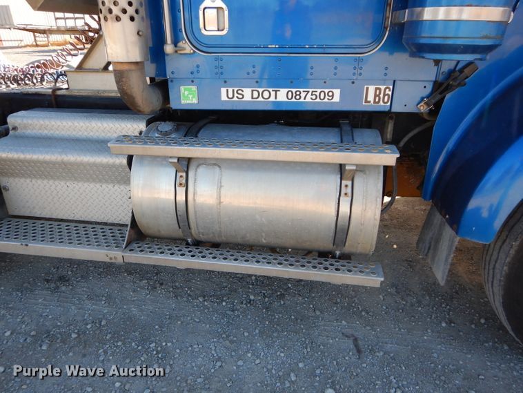 image for item DE2493 1990 Kenworth W900  semi truck