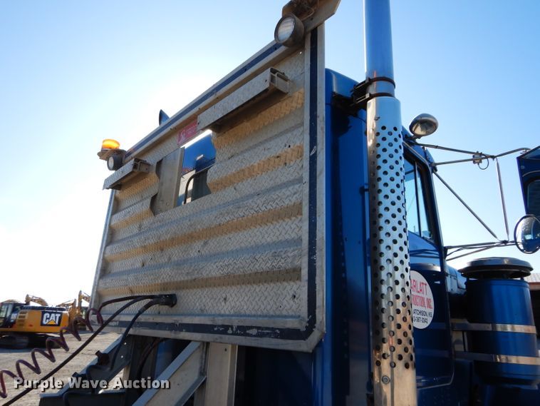 image for item DE2493 1990 Kenworth W900  semi truck