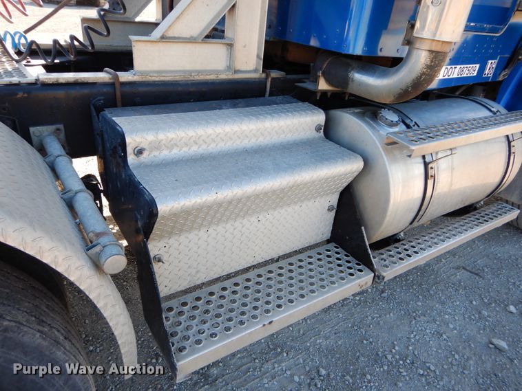 image for item DE2493 1990 Kenworth W900  semi truck