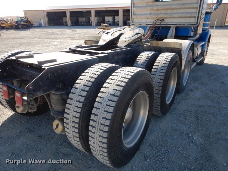 image for item DE2493 1990 Kenworth W900  semi truck