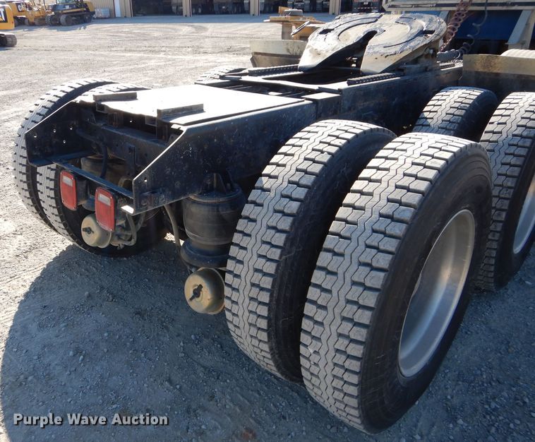 image for item DE2493 1990 Kenworth W900  semi truck