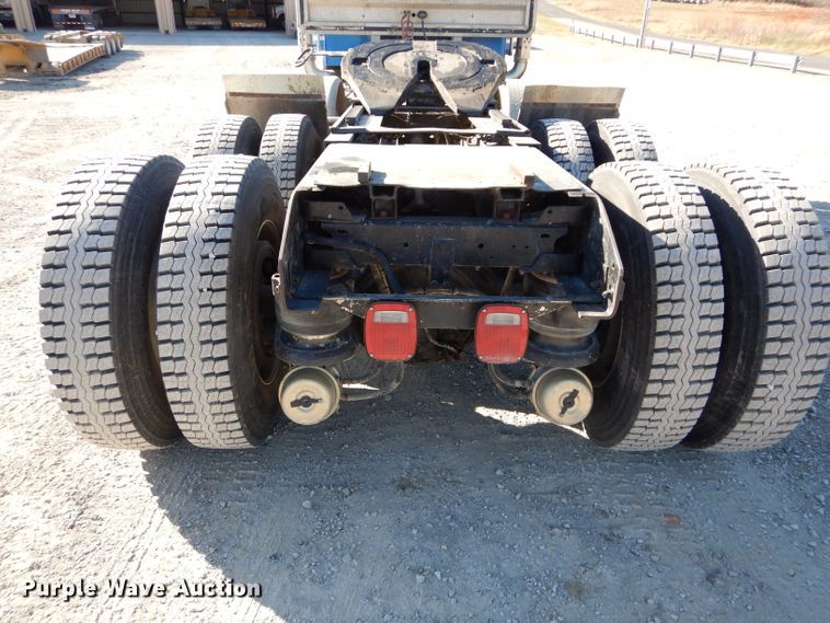 image for item DE2493 1990 Kenworth W900  semi truck