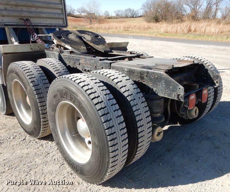 image for item DE2493 1990 Kenworth W900  semi truck