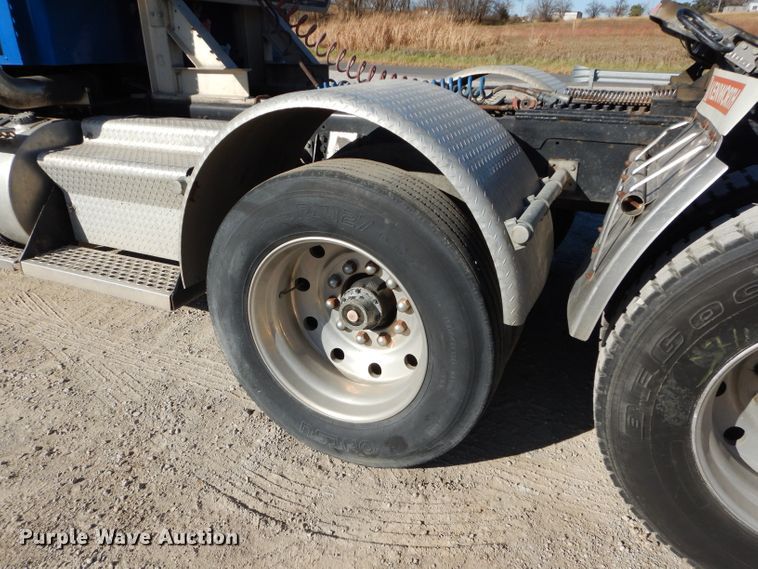 image for item DE2493 1990 Kenworth W900  semi truck